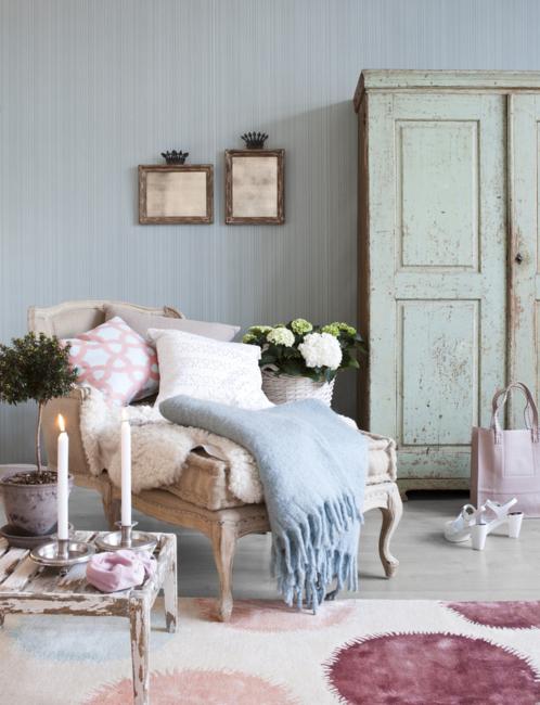 chambre avec mobilier patine et tons pastels