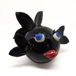 figurine de poisson noir en mosaïque