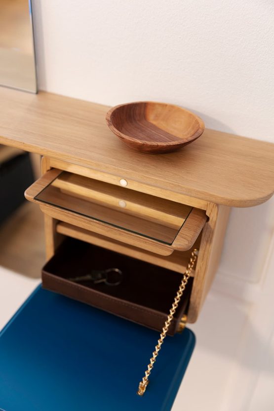 miroir avec tablette en bois et rangement