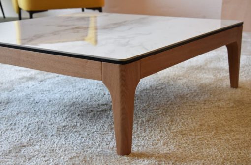 détail table céramique blanche +piétement chêne