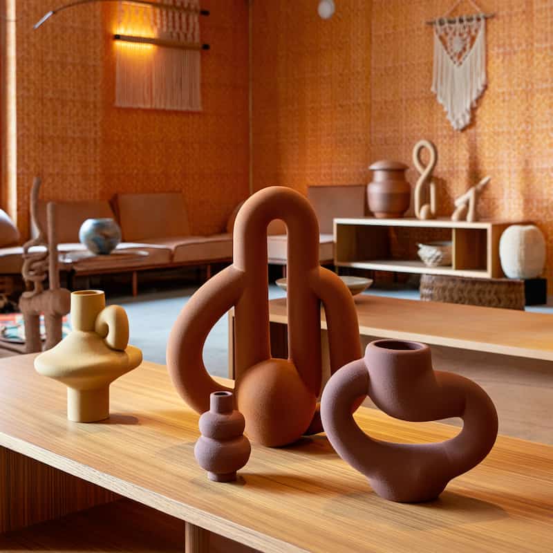 Vases, pots et sculptures aux formes organiques