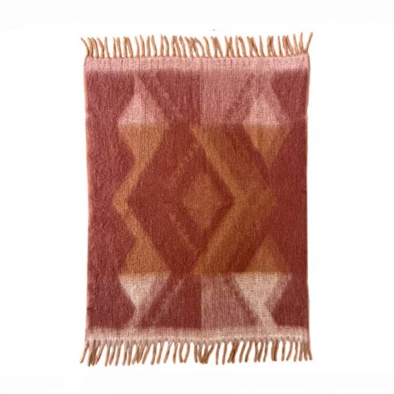 plaid effet mohair en polyester rouge et noir en 125 x 150 cm