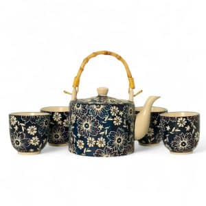 Set théière et 4 tasses en grès bleu à fleurs blanches