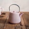 Théière 1 litre rose avec filtre en inox