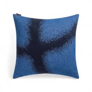 Coussin design bleu pour canapé motif géométrique en 50 x 50 cm