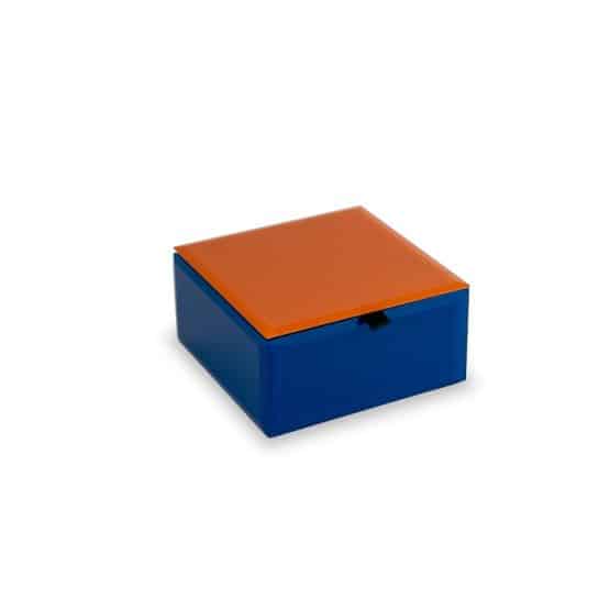 boite-decorative-carree-en-verre-colore-petit-modele-couvercle-orange-et-base-bleu-nuit