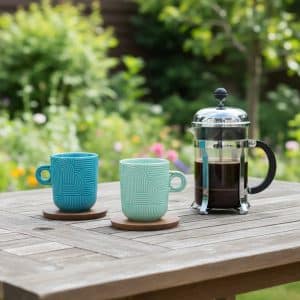 duo de mugs colorés avec soucoupe