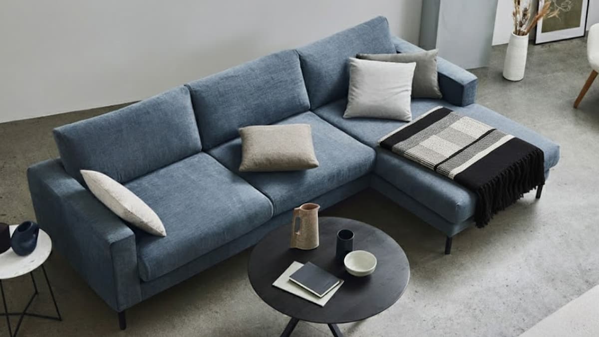 mettre un plaid sur un canapé d'angle