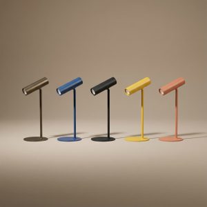 lampe-a-poser-design-minimaliste-avec-spot-tubulaire-orientable
