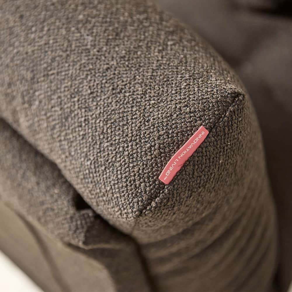 Étiquette officielle Innovation Living sur le mobilier design Rollo.