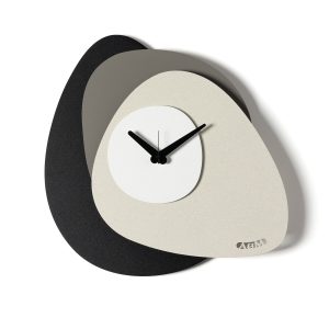 Horloge murale design Grease en fer, plaques superposées noir, taupe et sable, cadran blanc