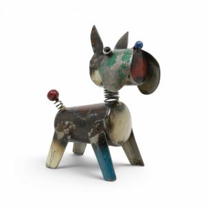 Sculpture de chien terrier en métal recyclé