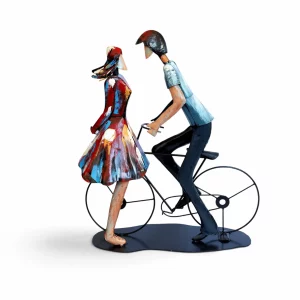 Sculpture décorative en métal couple à vélo