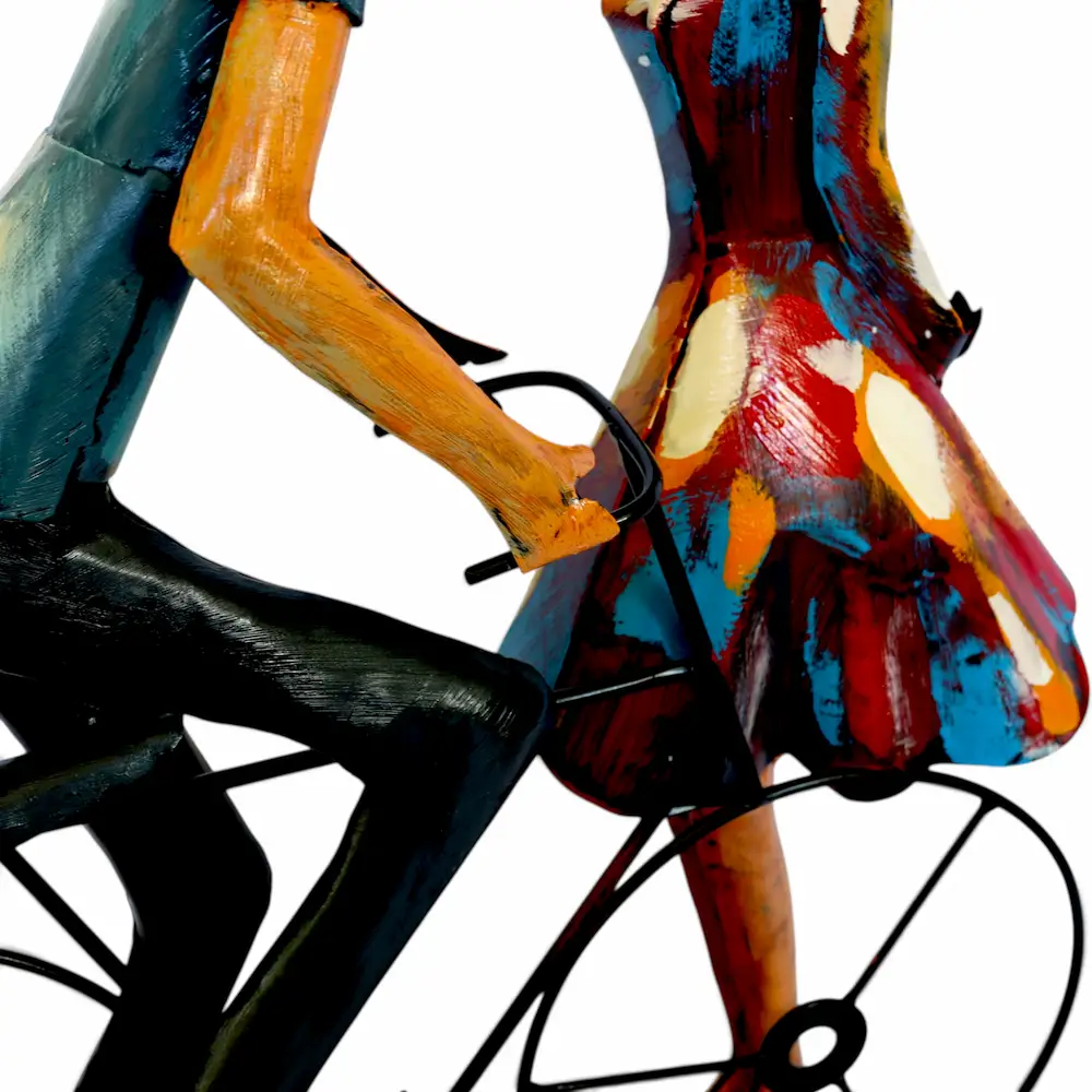 Sculpture décorative en métal couple à vélo, grande taille, Collection Pigment – Image 2