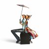 statuette en métal décorative intérieur couple au parapluie
