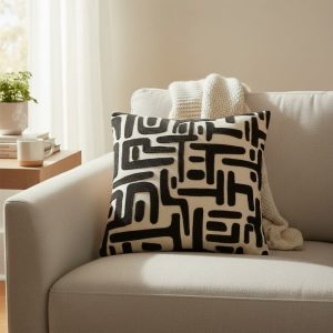coussin-canape-noir-et-blanc-ethnique-mise-en-scene
