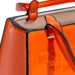 detail-du-vase-en-ceramique-rouge-original