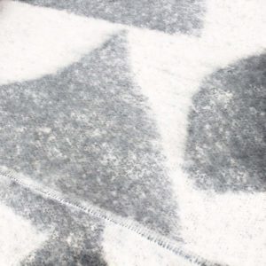 Plaid confortable gris en 100% Polyester avec franges 130 x 180 cm – Image 3