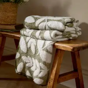 plaid-motif-feuillage-vert-et-ecru