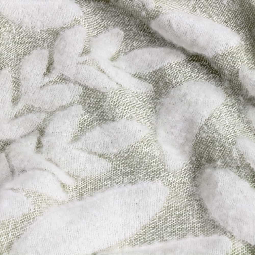plaid-motif-feuillage-vert-zoom